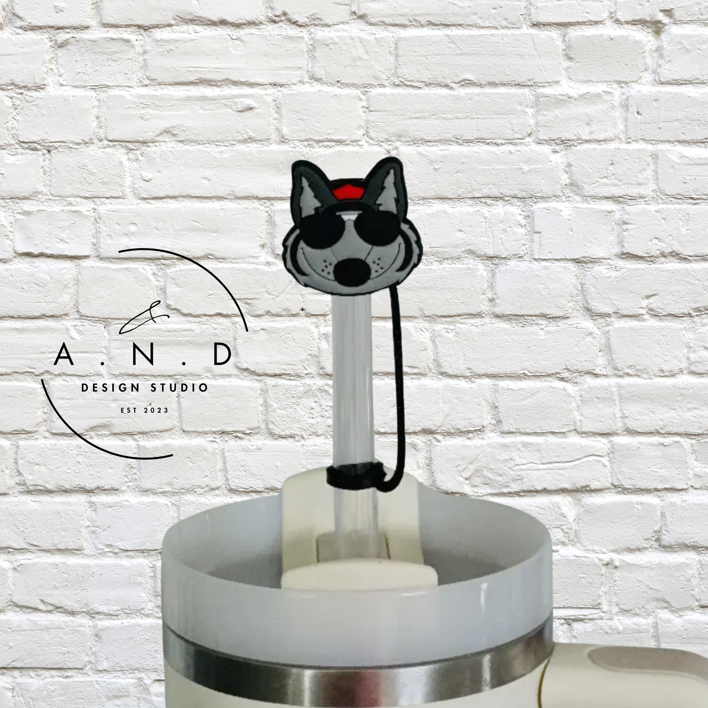 KC Wolf Straw Topper