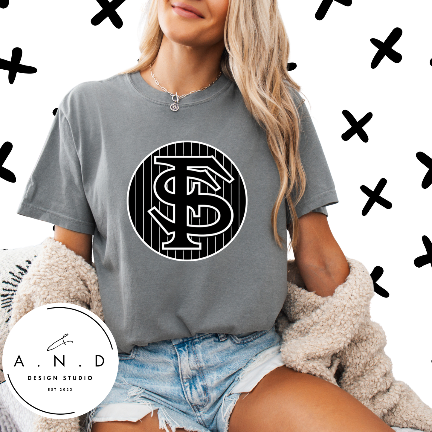 Fighting Squirrels Circle Logo