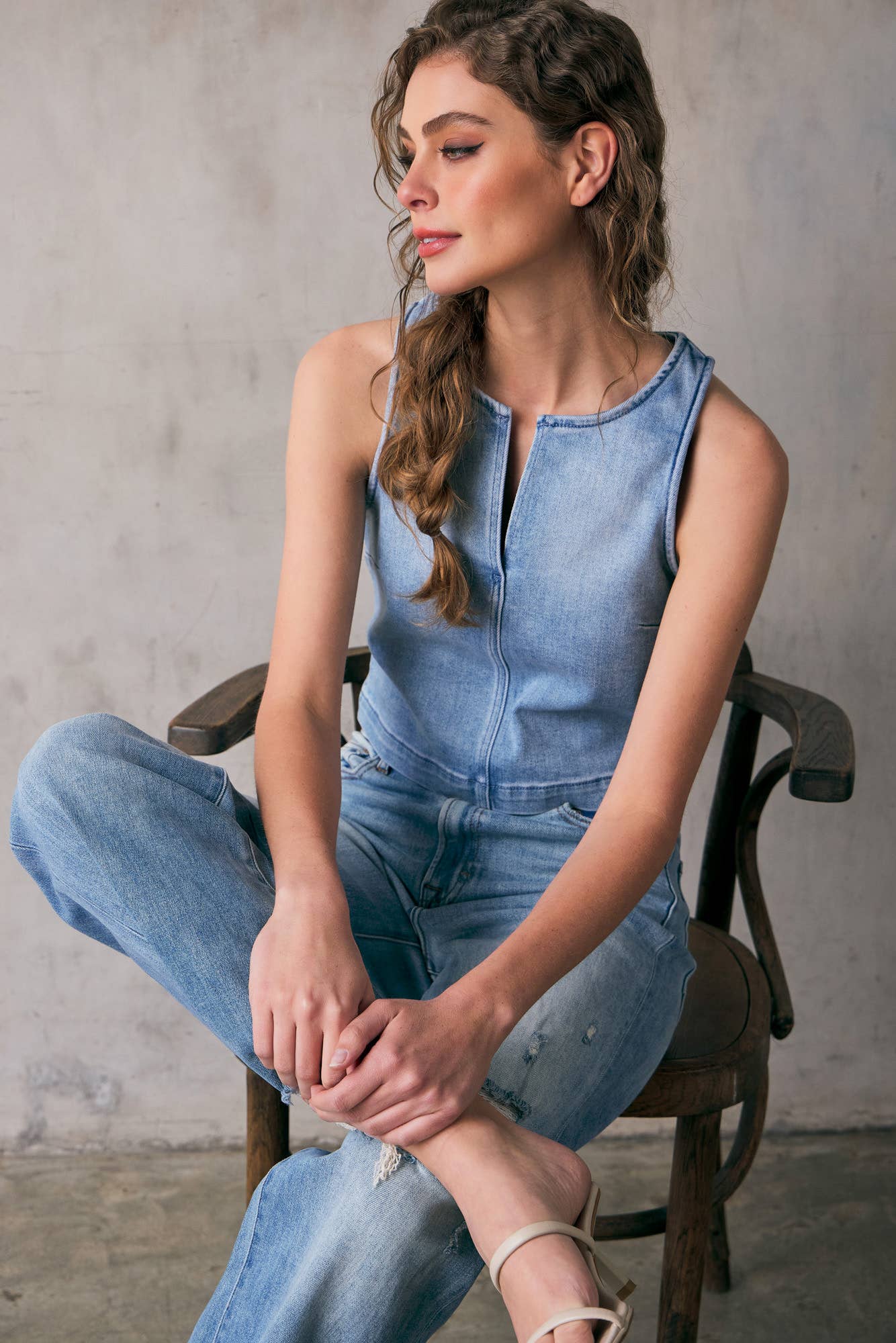 DISTRESSED DAD JEANS